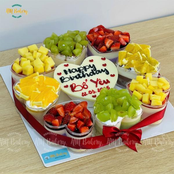 Mẫu bánh sinh nhật mini cho nam, đơn giản nhưng tinh tế và đáng yêu, phù hợp cho tiệc nhỏ