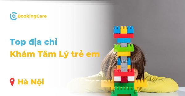 Một chú mèo đang được bác sĩ thú y khám tổng quát, với người chủ lo lắng đứng cạnh, minh họa tầm quan trọng của việc khám bệnh kịp thời.