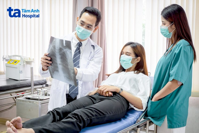 Chụp X-quang là một phương pháp quan trọng giúp bác sĩ chẩn đoán chính xác tình trạng viêm phổi