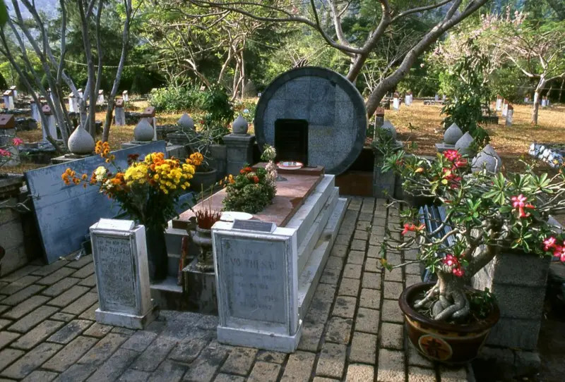 Sau khi qua đời, tương truyền Võ Thị Sáu rất thiêng, mộ phần của bà trở thành một địa chỉ tâm linh đối với người dân và các quan chức